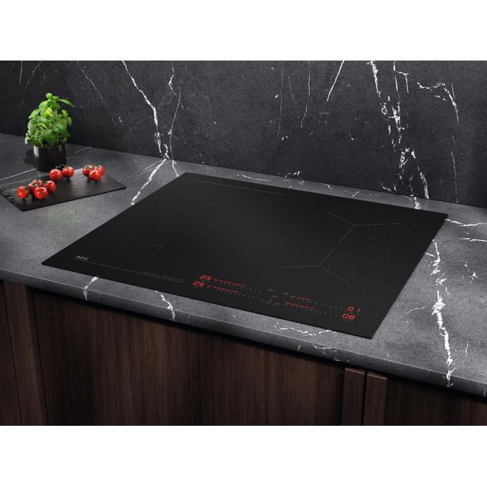 Indukční varná deska AEG Premier Line SaphirMatt PI7000S60