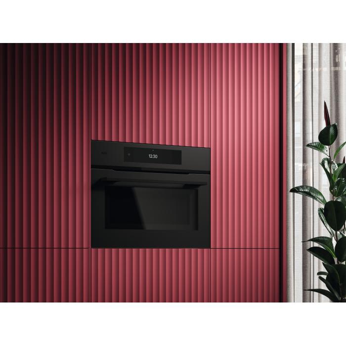 Vestavná kompaktní trouba AEG Premier Line PK9000WT
