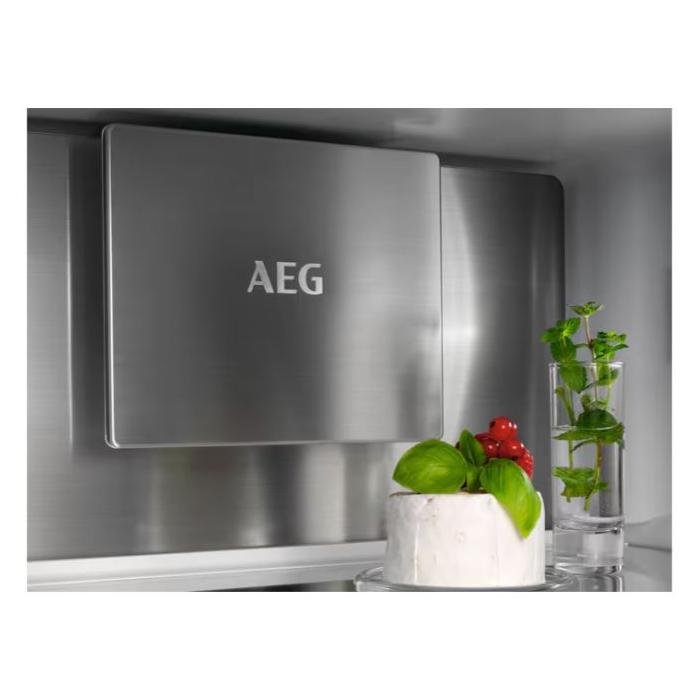 Vestavná kombinovaná chladnička AEG TSC8M181DS